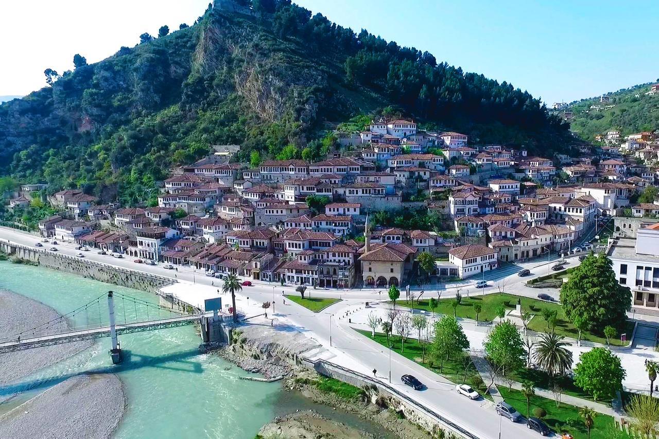 Hotel Orestiada Berat Buitenkant foto