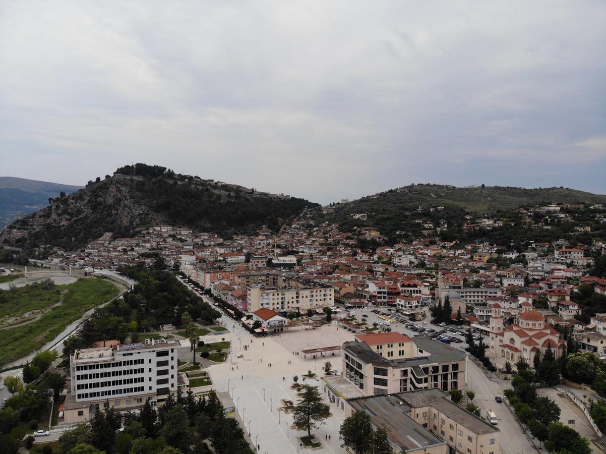 Hotel Orestiada Berat Buitenkant foto