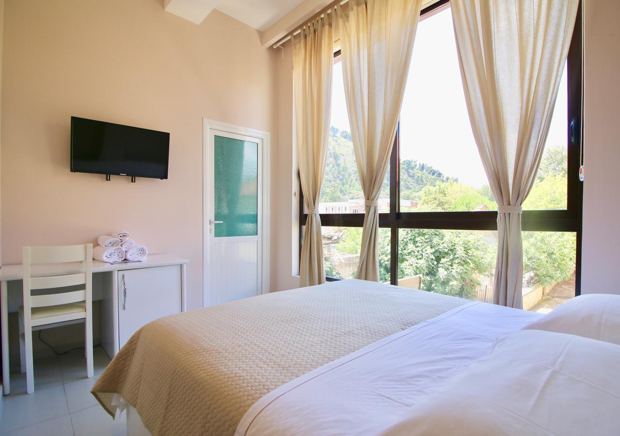 Hotel Orestiada Berat Buitenkant foto