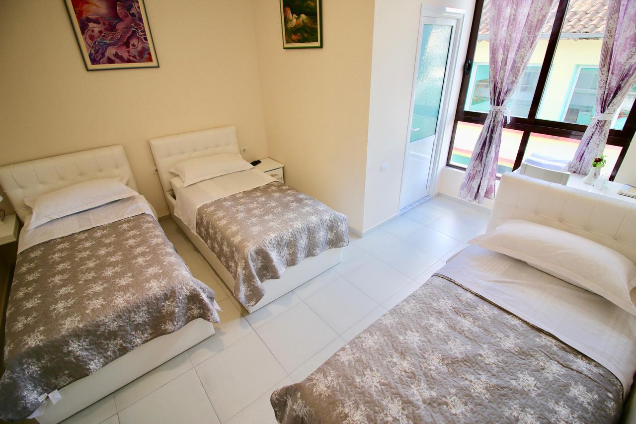 Hotel Orestiada Berat Buitenkant foto