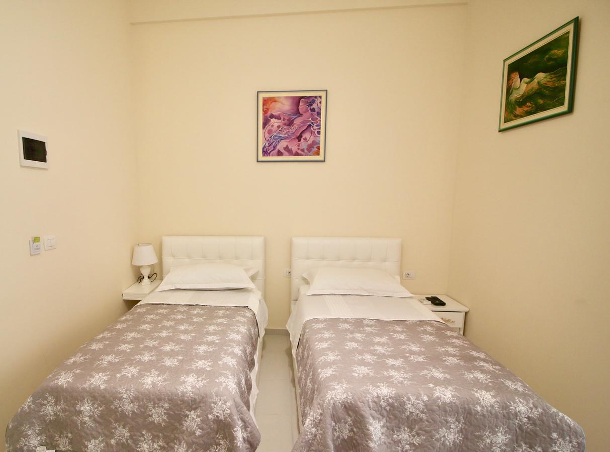 Hotel Orestiada Berat Buitenkant foto