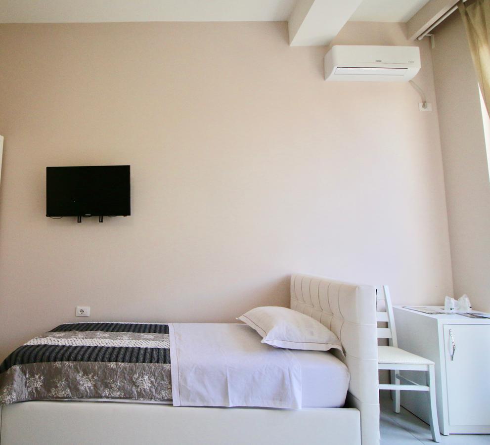 Hotel Orestiada Berat Buitenkant foto